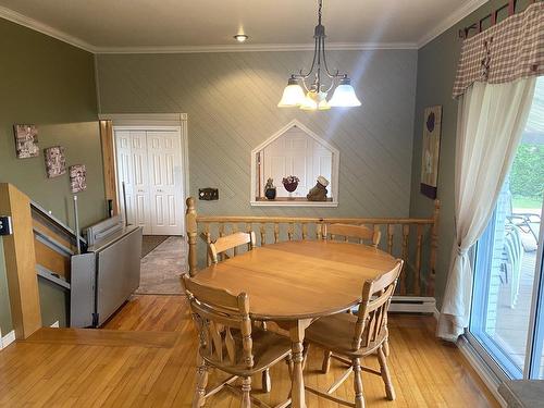 Salle Ã  manger - 10 Rue Gagné, Saint-Hubert-De-Rivière-Du-Loup, QC - Indoor Photo Showing Dining Room