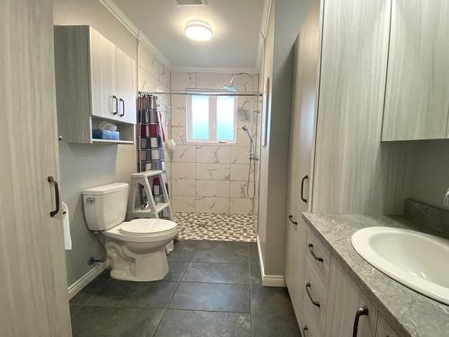 Salle de bains - 10 Rue Gagné, Saint-Hubert-De-Rivière-Du-Loup, QC - Indoor Photo Showing Bathroom