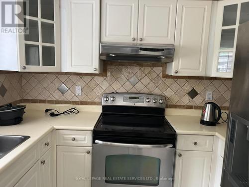 2 - 605 Patriot Drive, Mississauga (Hurontario), ON - Indoor Photo Showing Kitchen