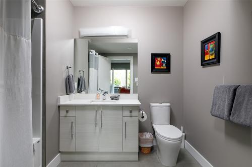 456 Cavell Place, Kelowna, BC - Indoor Photo Showing Bathroom