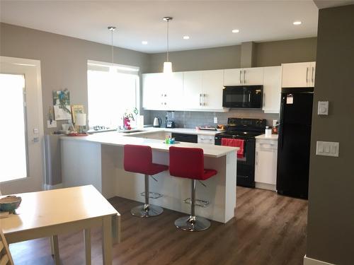 456 Cavell Place, Kelowna, BC - Indoor Photo Showing Kitchen