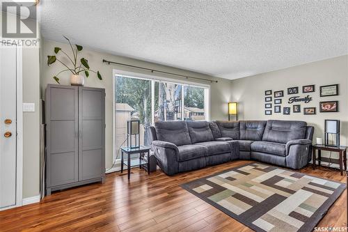 434 Colonel Otter Drive, Swift Current, SK - Indoor Photo Showing Living Room