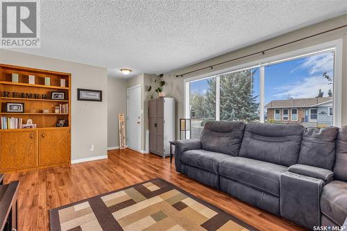 434 Colonel Otter Drive, Swift Current, SK - Indoor Photo Showing Living Room