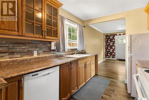 1050 Wascana Street, Regina, SK - Indoor Photo Showing Kitchen