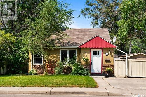 1050 Wascana Street, Regina, SK - Outdoor