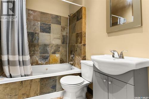 1050 Wascana Street, Regina, SK - Indoor Photo Showing Bathroom