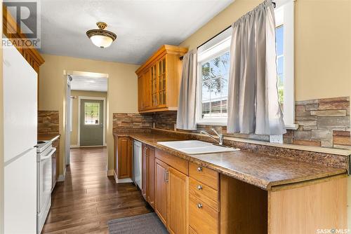 1050 Wascana Street, Regina, SK - Indoor Photo Showing Kitchen With Double Sink