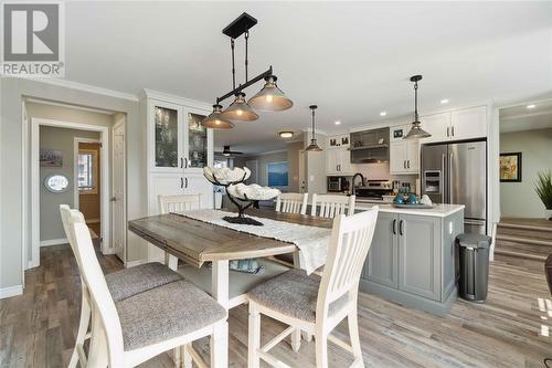 1510 Venetian Boulevard Unit# M7, Point Edward, ON - Indoor Photo Showing Dining Room