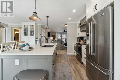 1510 Venetian Boulevard Unit# M7, Point Edward, ON - Indoor Photo Showing Kitchen With Upgraded Kitchen