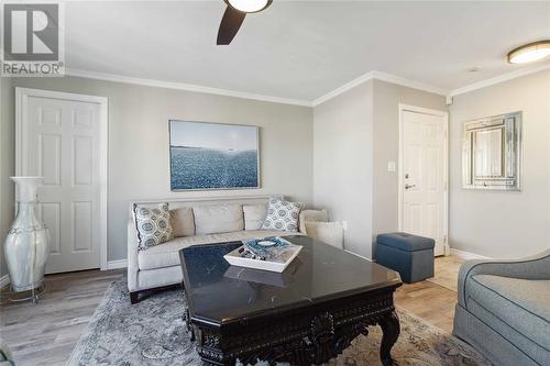 1510 Venetian Boulevard Unit# M7, Point Edward, ON - Indoor Photo Showing Living Room