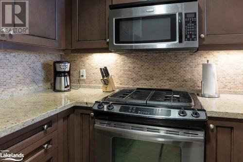 1869 Muskoka Road 118 W Unit# A103 - D1, Muskoka Lakes, ON - Indoor Photo Showing Kitchen