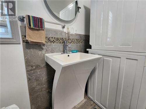 151 Earl'S Lake Road, Mattawa, ON - Indoor Photo Showing Bathroom