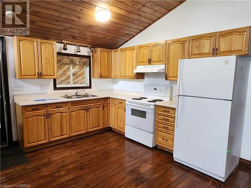 151 Earl'S Lake Road, Mattawa, ON - Indoor Photo Showing Kitchen With Double Sink