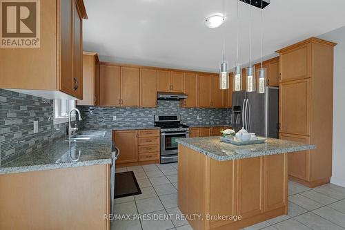 7 Wellpark Way, Brampton, ON - Indoor Photo Showing Kitchen With Double Sink With Upgraded Kitchen