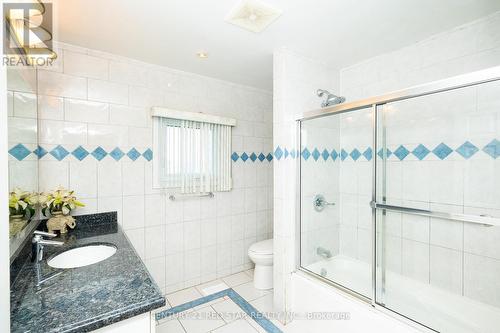 5955 Mayfield Road, Brampton, ON - Indoor Photo Showing Bathroom