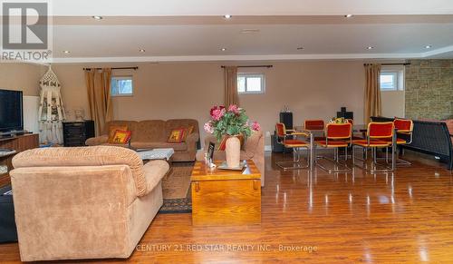 5955 Mayfield Road, Brampton, ON - Indoor Photo Showing Living Room