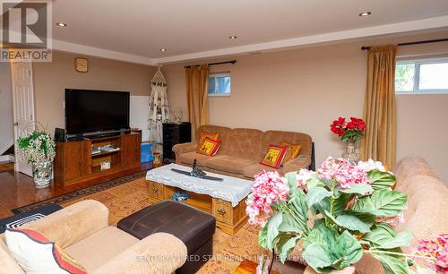 5955 Mayfield Road, Brampton (Vales Of Castlemore North), ON - Indoor Photo Showing Living Room