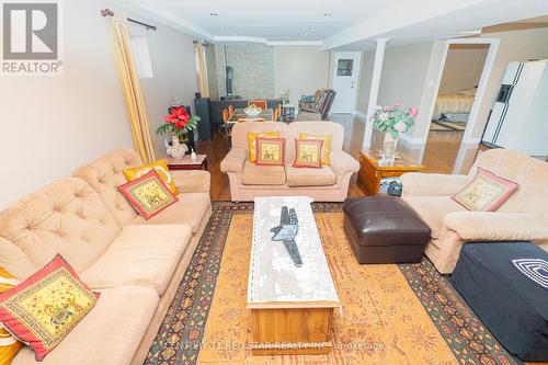 5955 Mayfield Road, Brampton (Vales Of Castlemore North), ON - Indoor Photo Showing Living Room