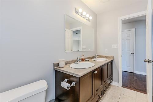 60 Springbreeze Heights, Hamilton, ON - Indoor Photo Showing Bathroom