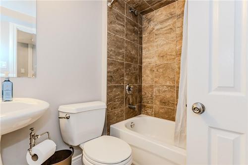 60 Springbreeze Heights, Hamilton, ON - Indoor Photo Showing Bathroom