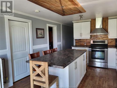 130 County Rd 27 West, Kingsville, ON - Indoor Photo Showing Kitchen