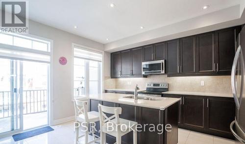 29 - 1331 Major Mackenzie Drive, Vaughan, ON - Indoor Photo Showing Kitchen With Upgraded Kitchen