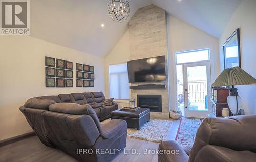 7 - 63 Compass Trail, Central Elgin, ON - Indoor Photo Showing Living Room With Fireplace