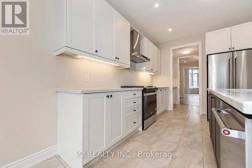 78 Bearberry Road, Springwater (Midhurst), ON - Indoor Photo Showing Kitchen With Upgraded Kitchen