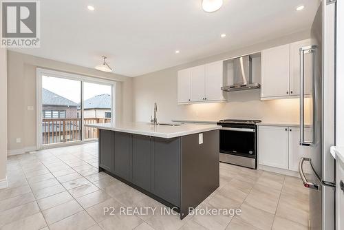 78 Bearberry Road, Springwater (Midhurst), ON - Indoor Photo Showing Kitchen With Upgraded Kitchen