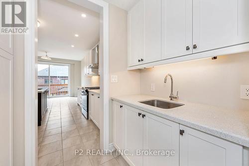 78 Bearberry Road, Springwater (Midhurst), ON - Indoor Photo Showing Kitchen With Upgraded Kitchen