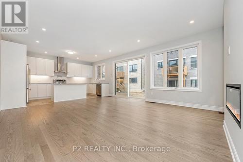 49 Periwinkle Road, Springwater (Midhurst), ON - Indoor Photo Showing Kitchen