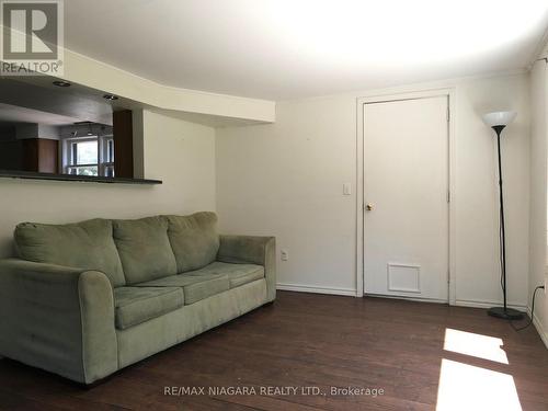 154 Park Street, Fort Erie, ON - Indoor Photo Showing Living Room