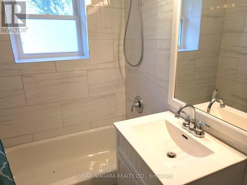 154 Park Street, Fort Erie, ON - Indoor Photo Showing Bathroom