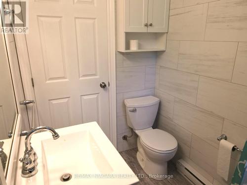 154 Park Street, Fort Erie, ON - Indoor Photo Showing Bathroom