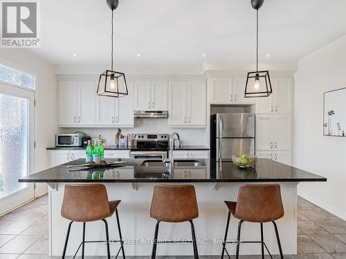 207 Harold Dent Trail, Oakville, ON - Indoor Photo Showing Kitchen With Upgraded Kitchen