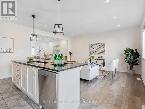 207 Harold Dent Trail, Oakville, ON - Indoor Photo Showing Kitchen With Upgraded Kitchen