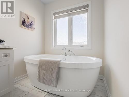 207 Harold Dent Trail, Oakville, ON - Indoor Photo Showing Bathroom