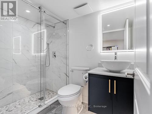 207 Harold Dent Trail, Oakville, ON - Indoor Photo Showing Bathroom