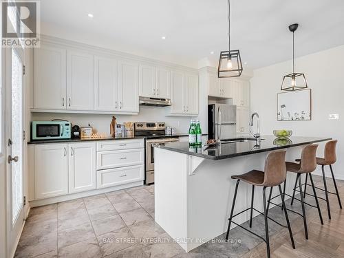 207 Harold Dent Trail, Oakville, ON - Indoor Photo Showing Kitchen With Upgraded Kitchen