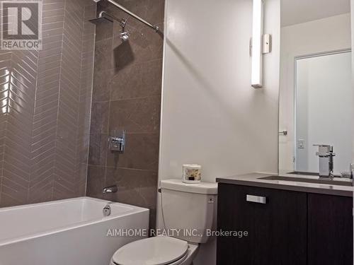 909 - 10 De Boers Drive, Toronto (York University Heights), ON - Indoor Photo Showing Bathroom