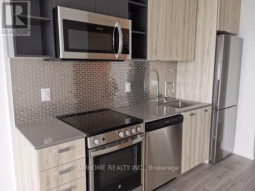 909 - 10 De Boers Drive, Toronto (York University Heights), ON - Indoor Photo Showing Kitchen With Stainless Steel Kitchen With Upgraded Kitchen