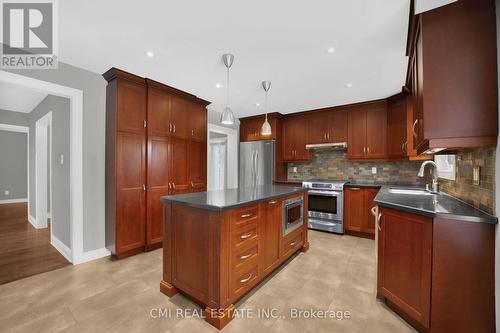 13 Axminster Road, Brampton (Snelgrove), ON - Indoor Photo Showing Kitchen