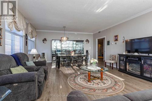 413 - 2199 Sixth Line, Oakville (River Oaks), ON - Indoor Photo Showing Living Room