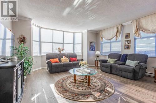 413 - 2199 Sixth Line, Oakville (River Oaks), ON - Indoor Photo Showing Living Room