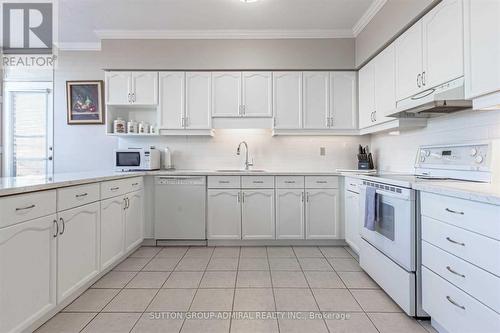 413 - 2199 Sixth Line, Oakville (River Oaks), ON - Indoor Photo Showing Kitchen