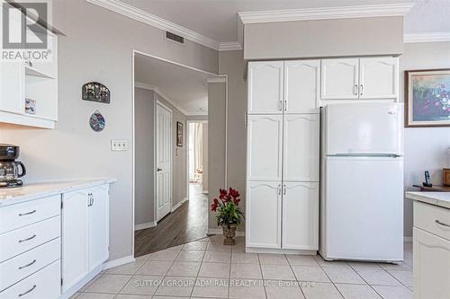 413 - 2199 Sixth Line, Oakville (River Oaks), ON - Indoor Photo Showing Kitchen