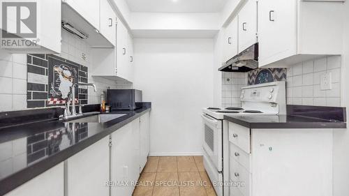 3 Sandringham Court, Brampton, ON - Indoor Photo Showing Kitchen