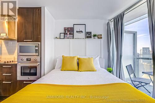 4008 - 12 York Street, Toronto (Waterfront Communities), ON - Indoor Photo Showing Bedroom