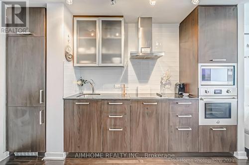 4008 - 12 York Street, Toronto (Waterfront Communities), ON - Indoor Photo Showing Kitchen