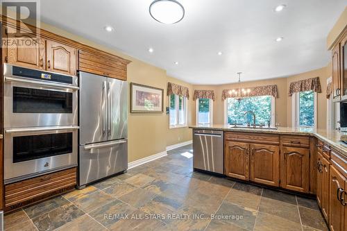 15 Skyridge Court, Whitchurch-Stouffville, ON - Indoor Photo Showing Kitchen With Stainless Steel Kitchen